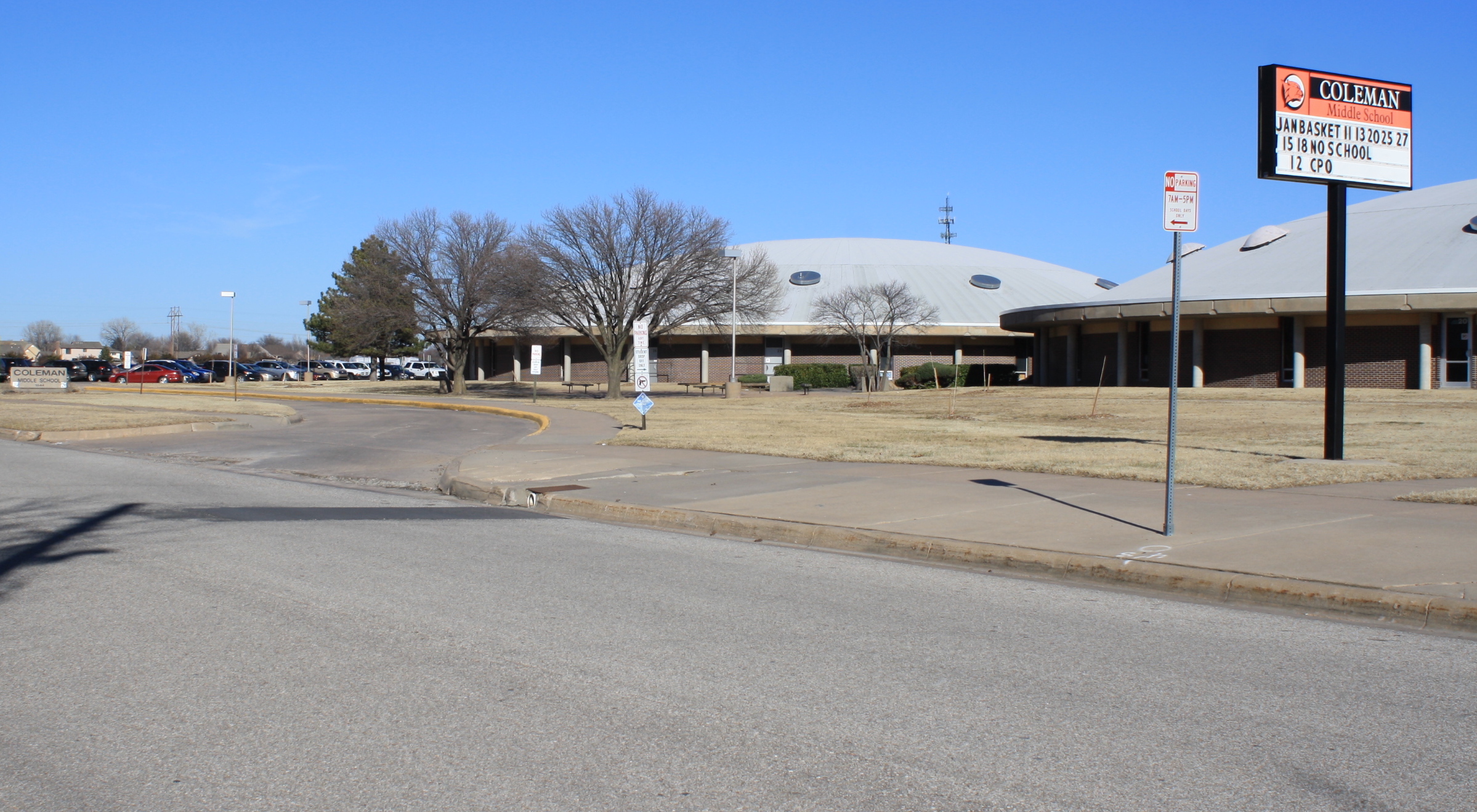 Image of the front of Coleman Middle School