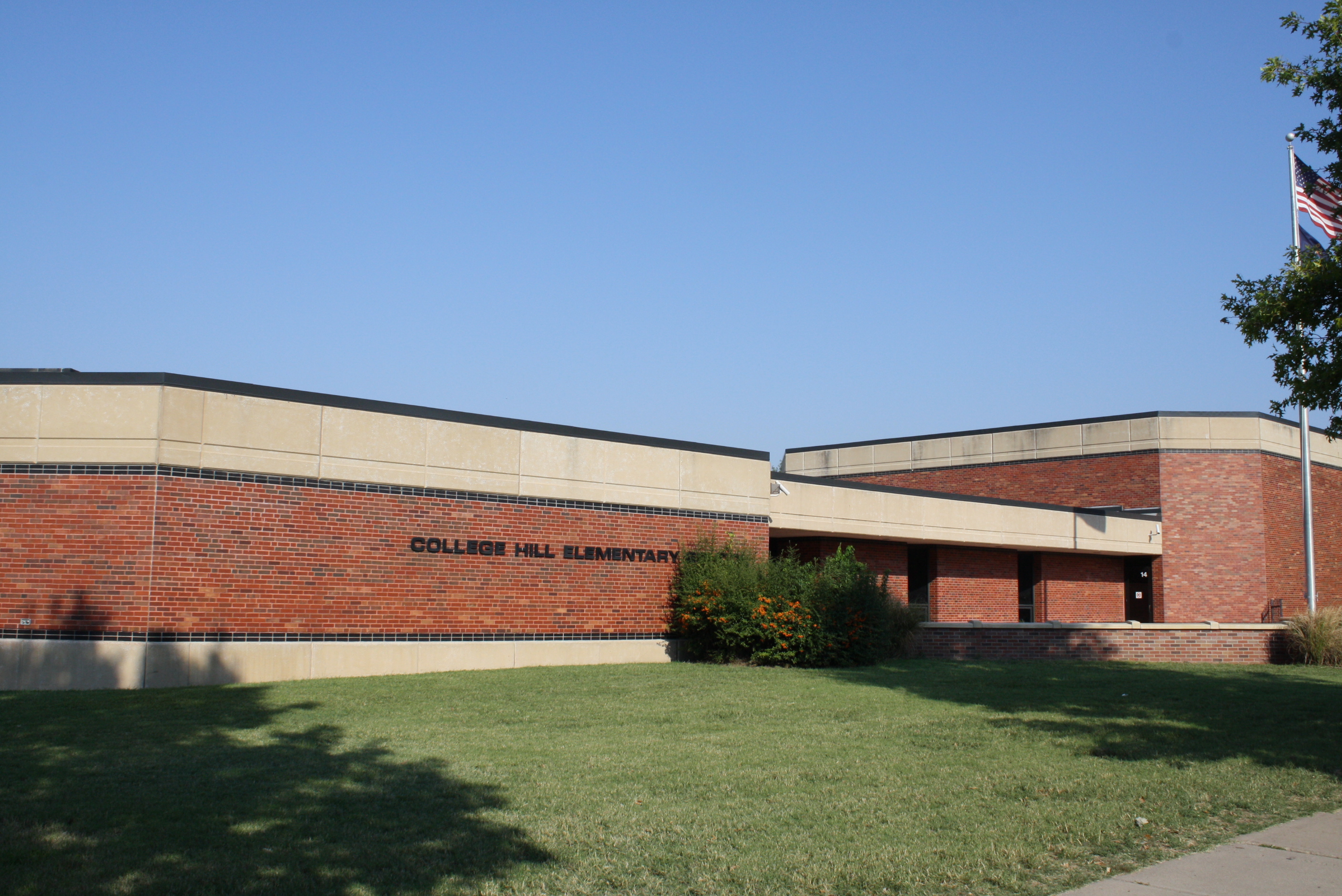 Image of the front of College Hill Elementary School