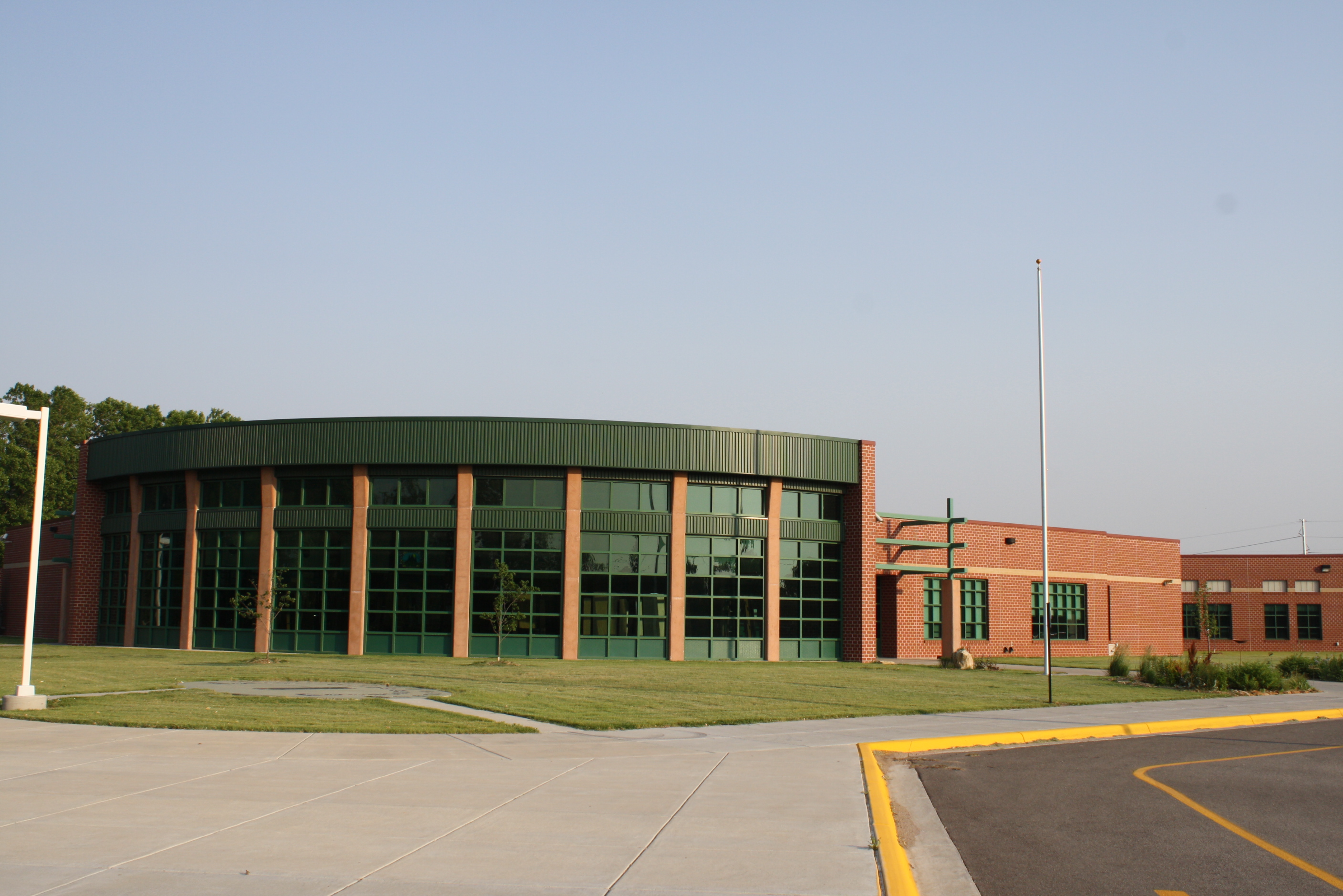 Image of the front of Earhart Elementary School