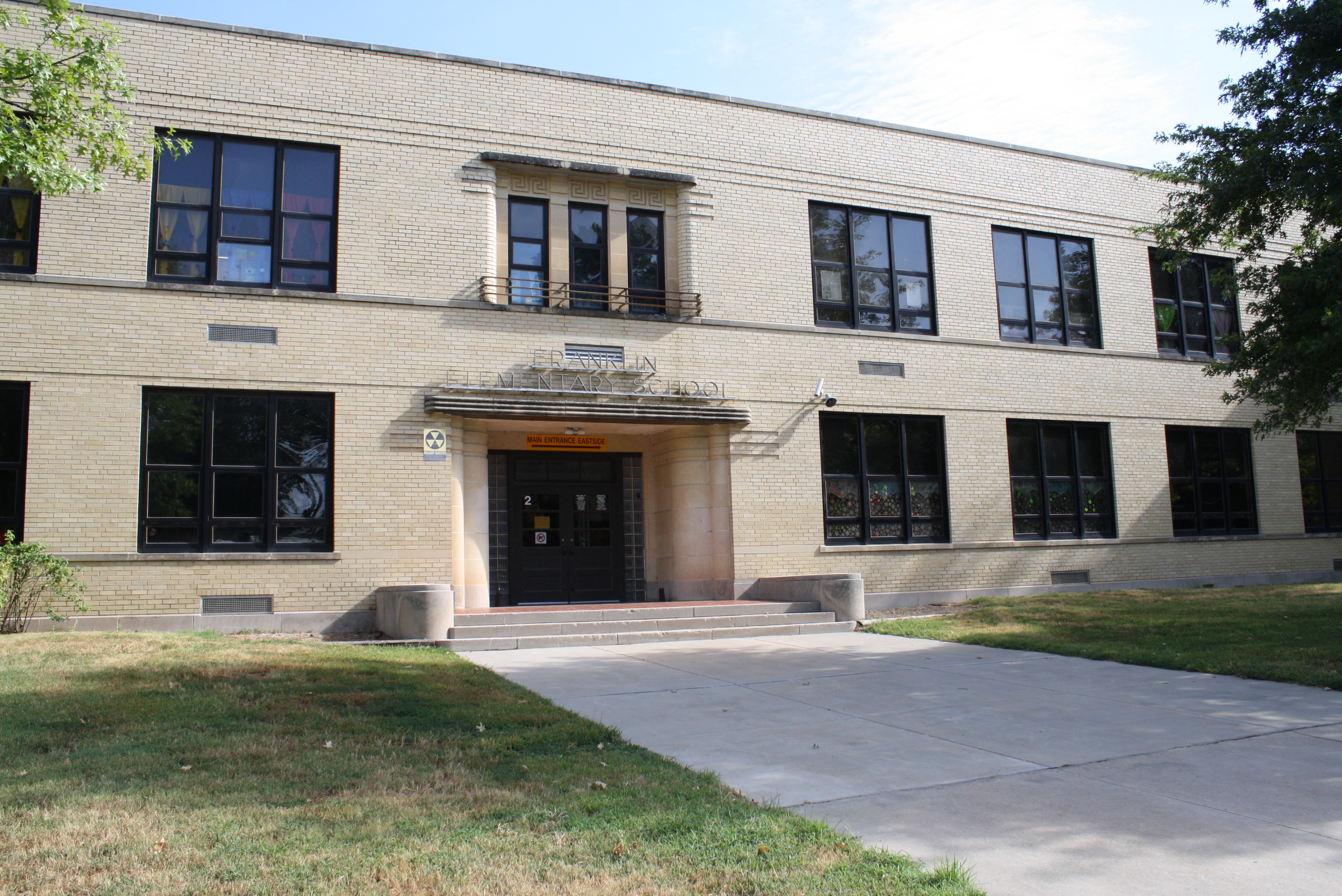 Image of the front of Franklin Elementary School