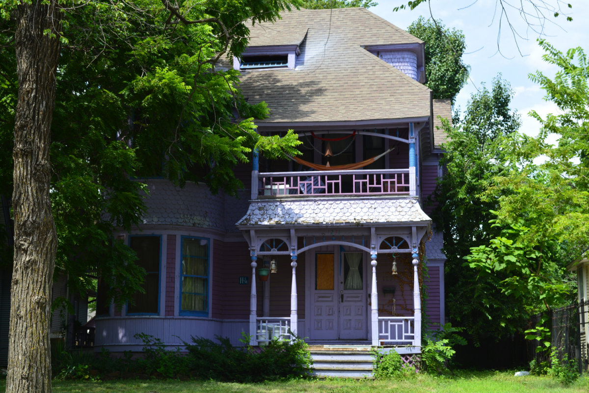 Image of the front of the Harding House