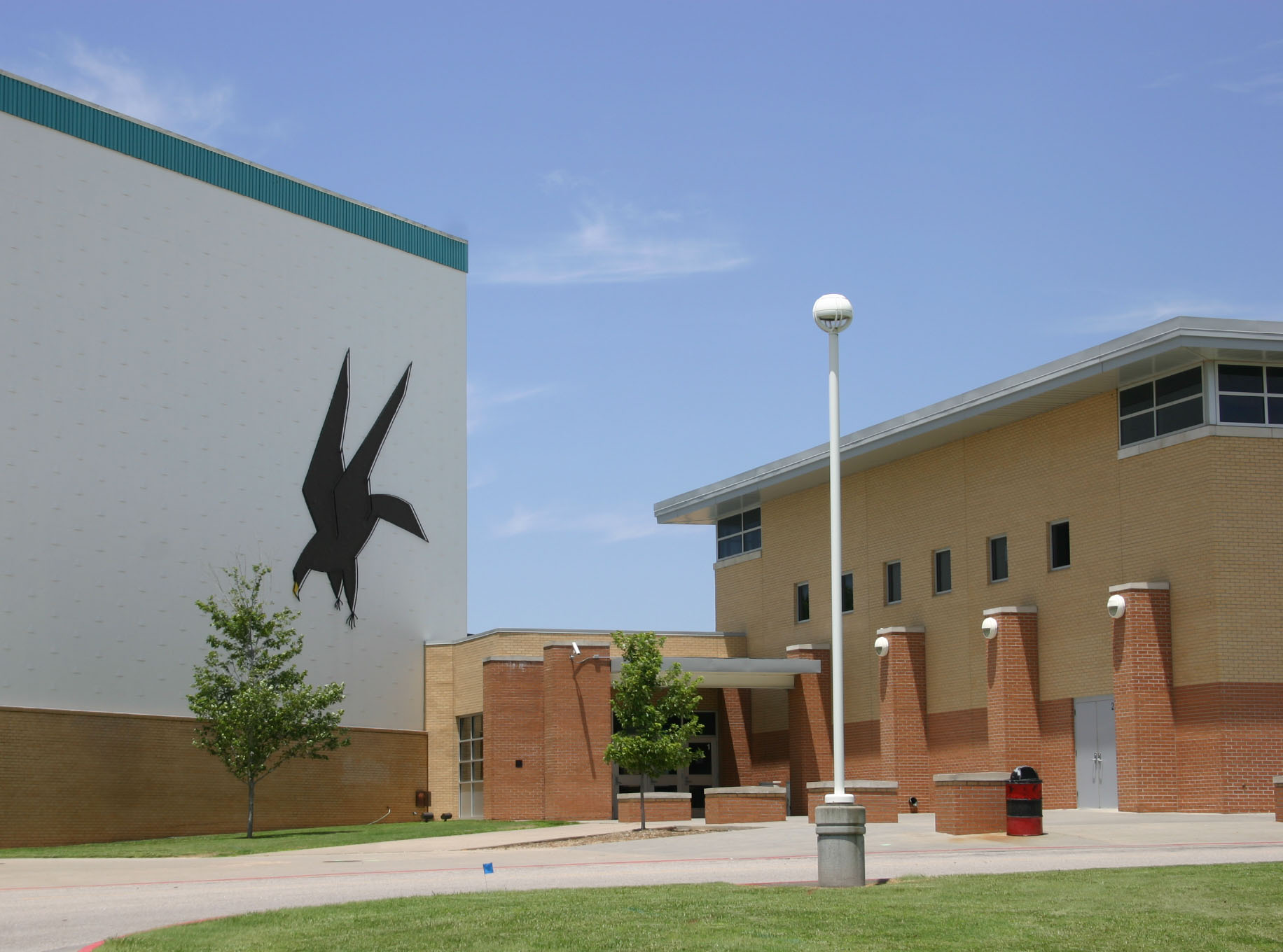 Image of the front of Heights High School