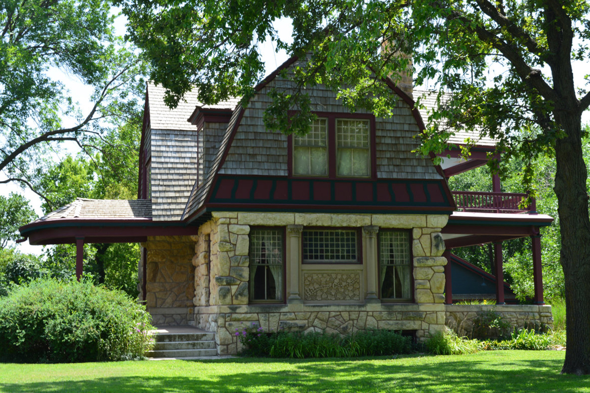 Image of the front of the Hillside Cottage