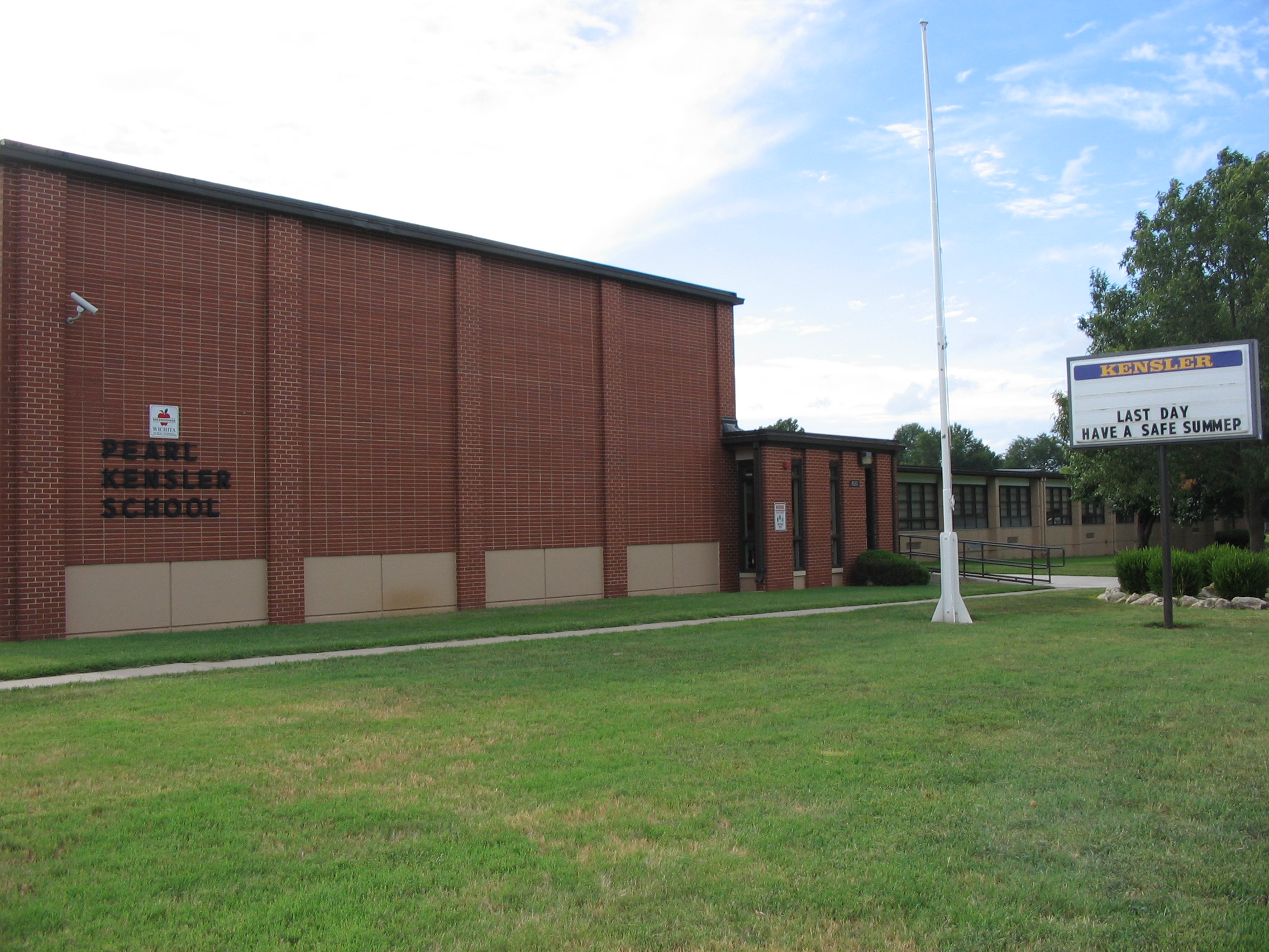 Image of the front of Kensler Elementary School