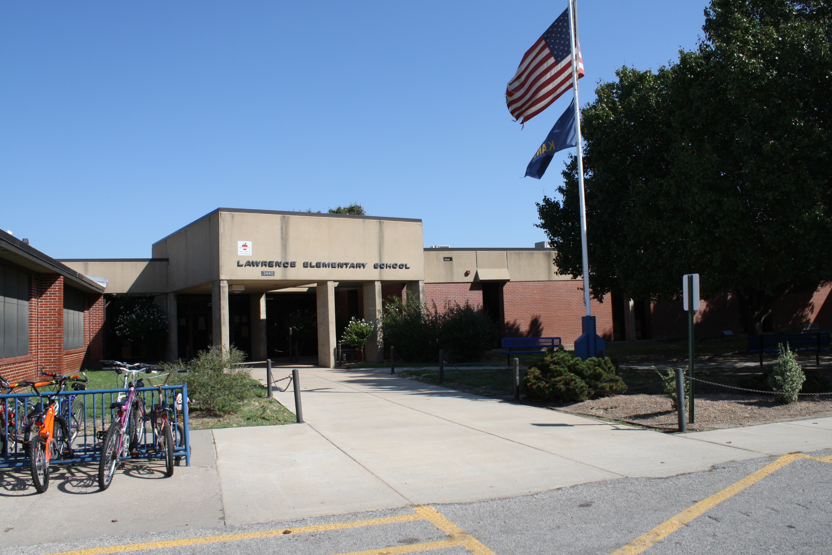 Image of the front of Lawrence Elementary School