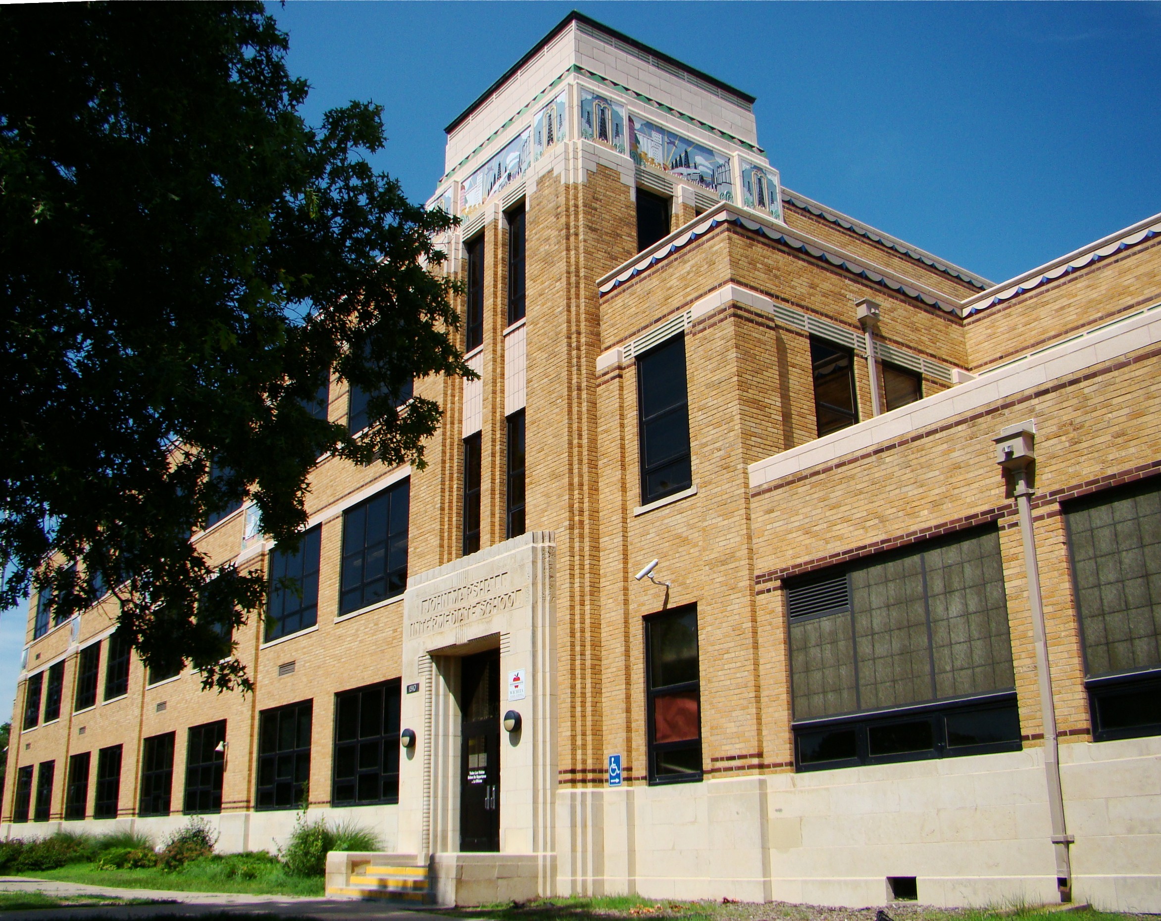 Image of the front of Marshall Middle School