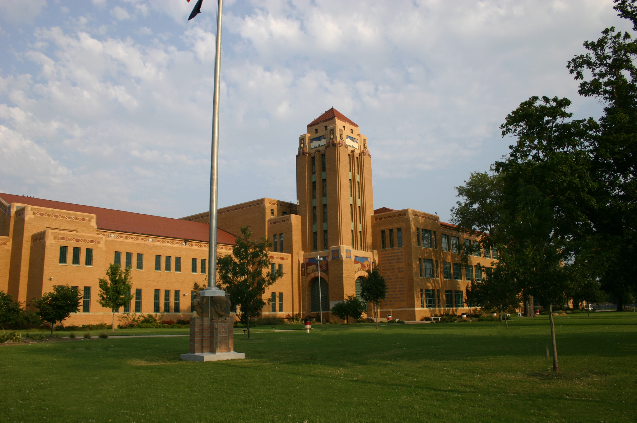 Image of the front of North High School