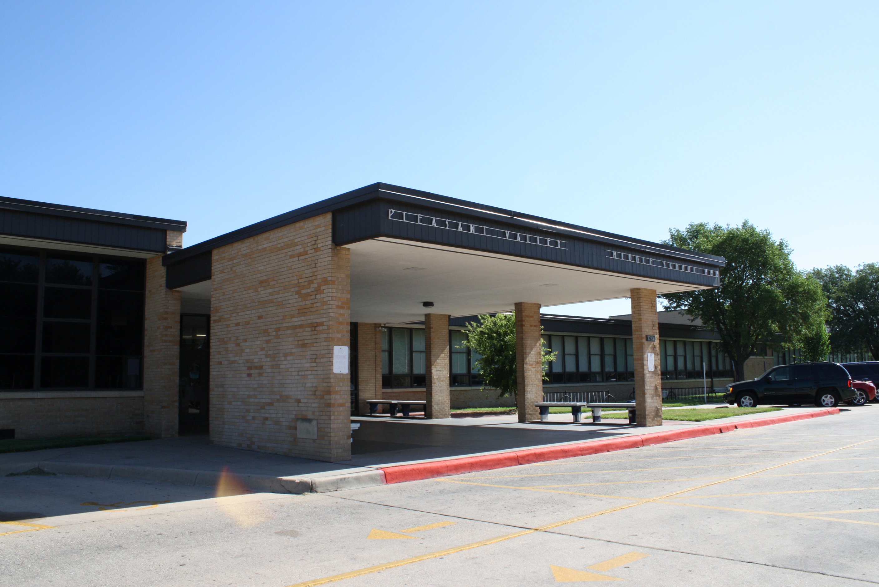 Image of the front of Pleasant Valley Middle School