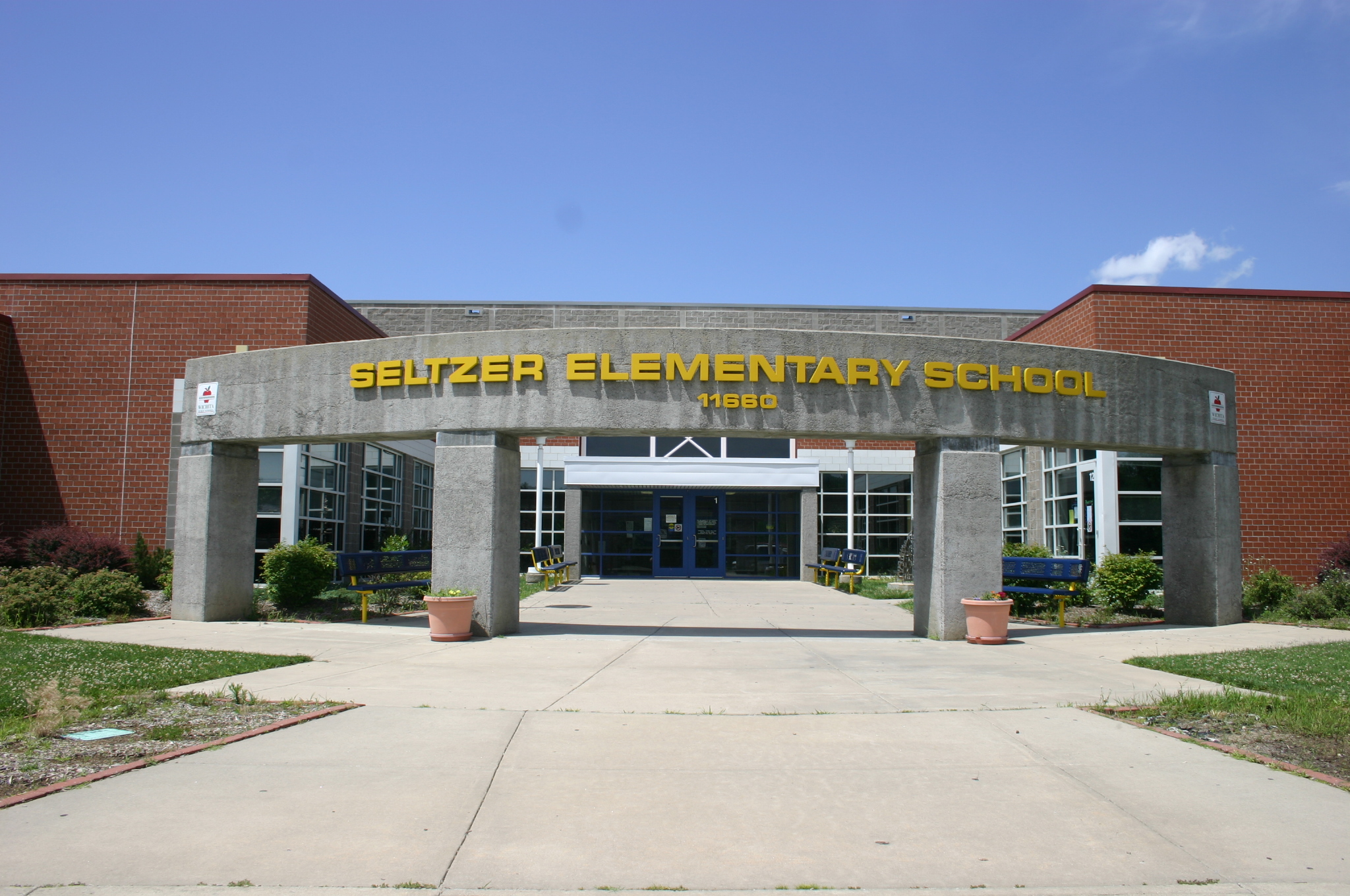 Image of the front of Seltzer Elementary School