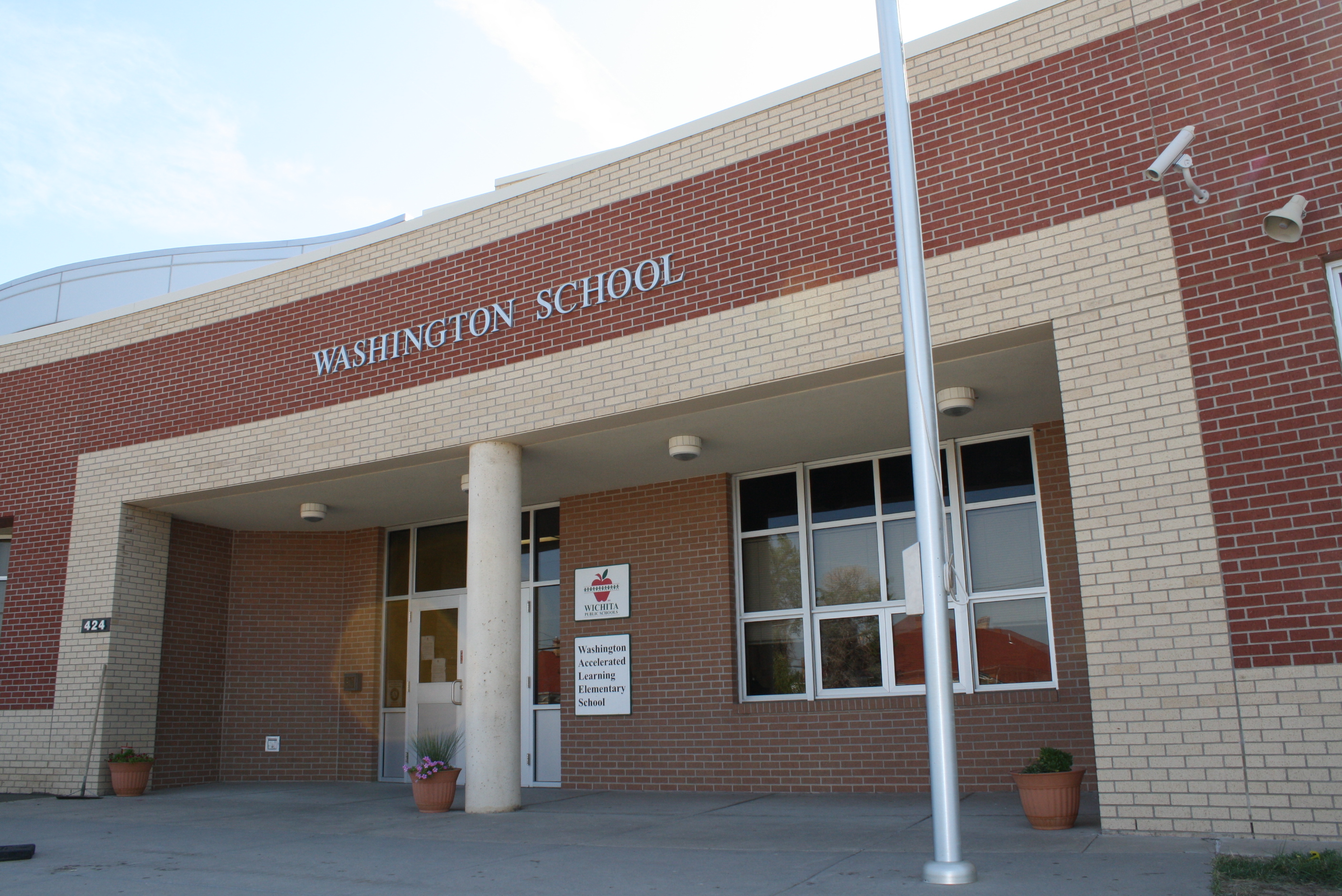 Image of the front of Washington Elementary School