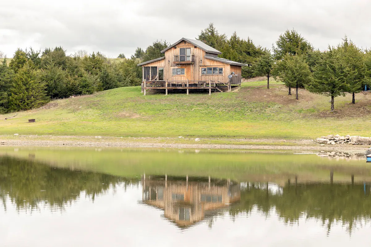 A Zoo Airbnb in Wichita, Kansas: Cool and Unique Airbnb in the US