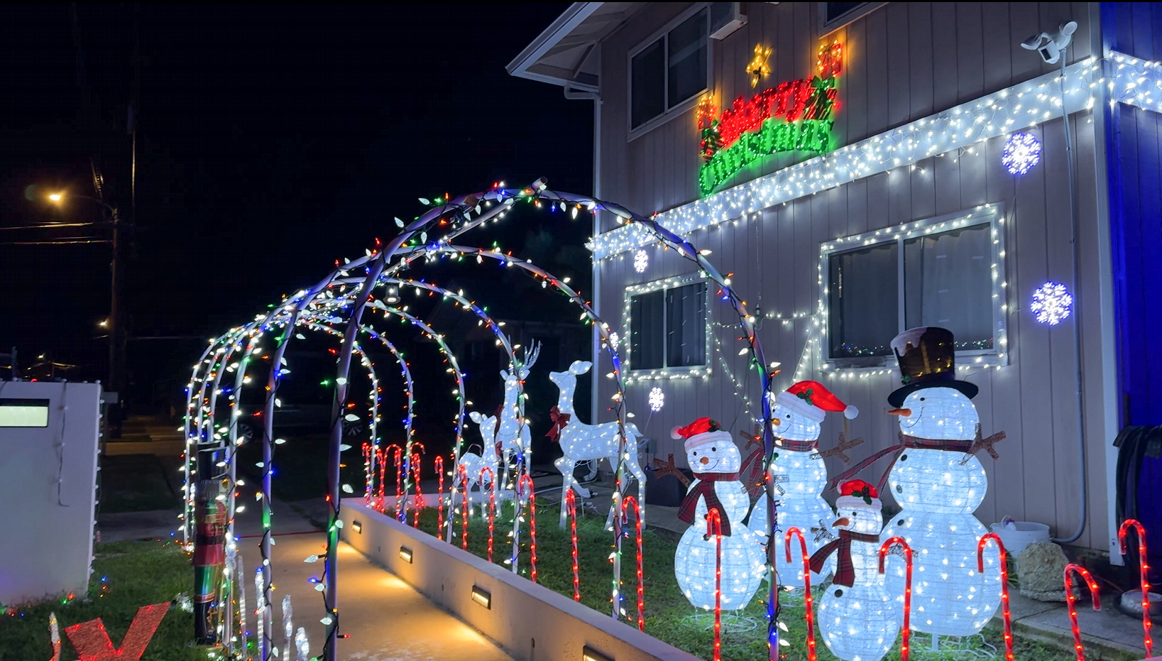 7 Best Christmas Lights on Oahu Neighborhood Guide 2023