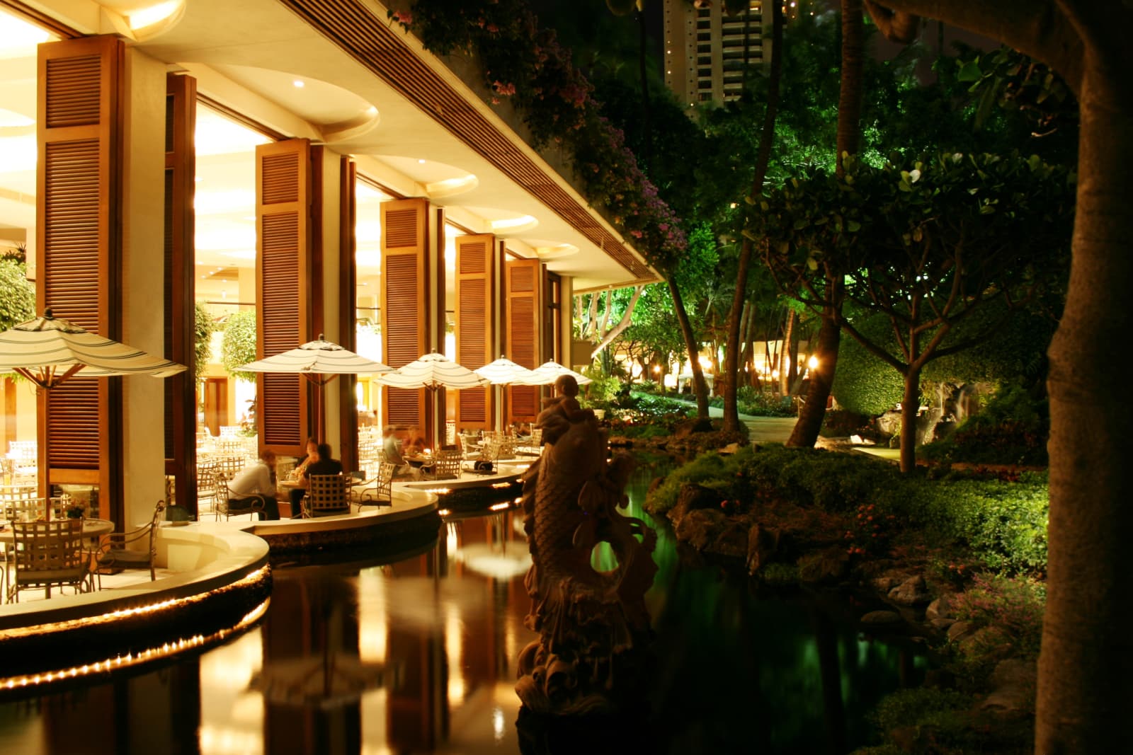 A resort in Waikiki with indoor/outdoor space at night