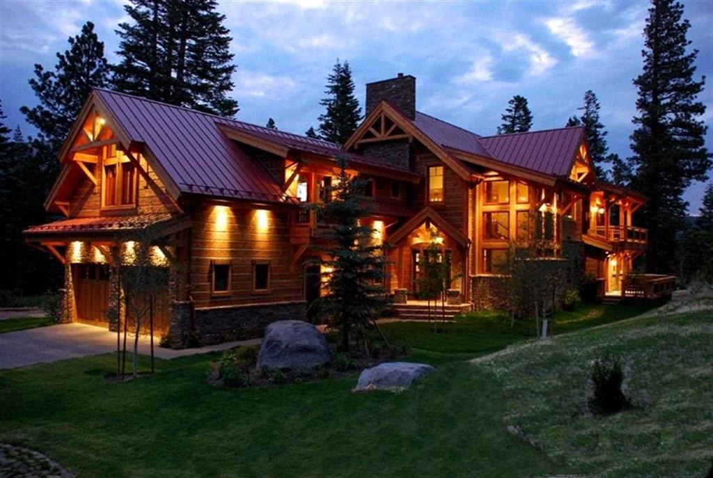 Luxury Home for Sale in Mammoth Lakes Bluffs