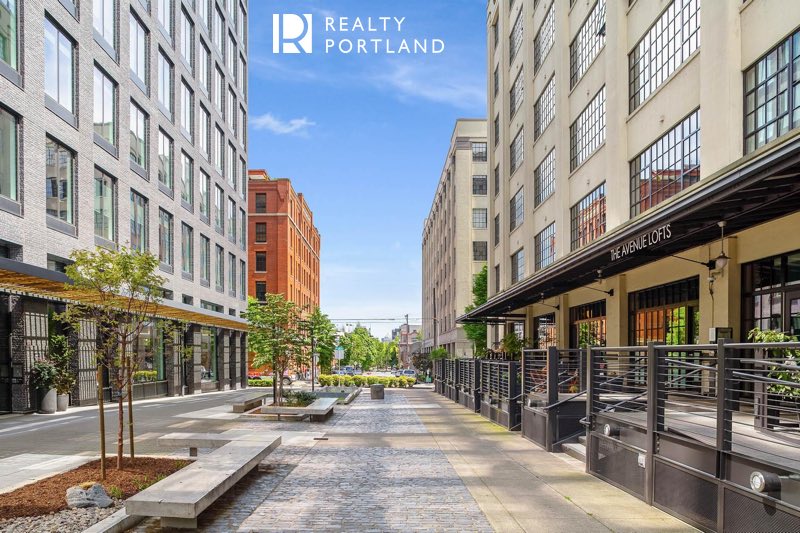 Avenue Lofts courtyard area