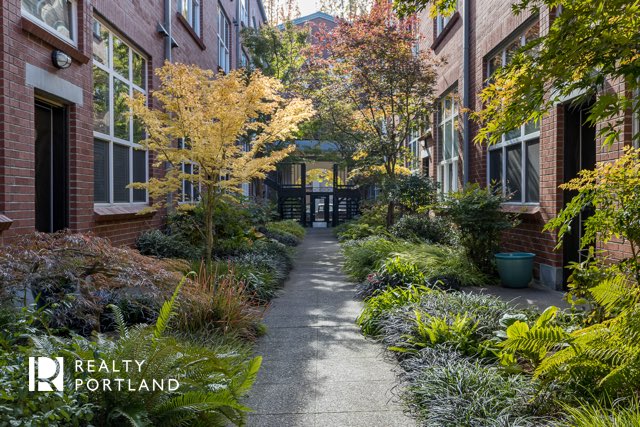 Pearl Lofts Courtyard