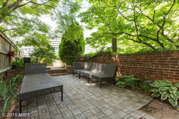 Foggy Bottom private courtyard