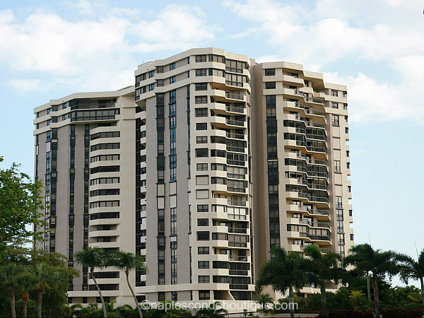 Grosvenor - Pelican Bay Naples Real Estate