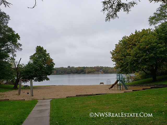 mchenry-waterfront/silver-lake-beach-waterfront-real-estate