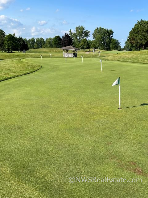 putting green at prairie isle golf course