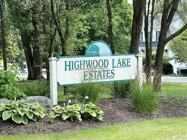 Entrance of Highwood Lake Estates in Island Lake