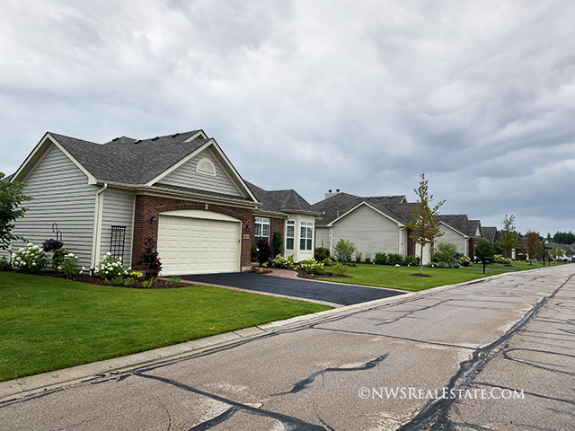 Townhomes for sale in Lakes of Boulder Ridge, Lake in the Hills, IL