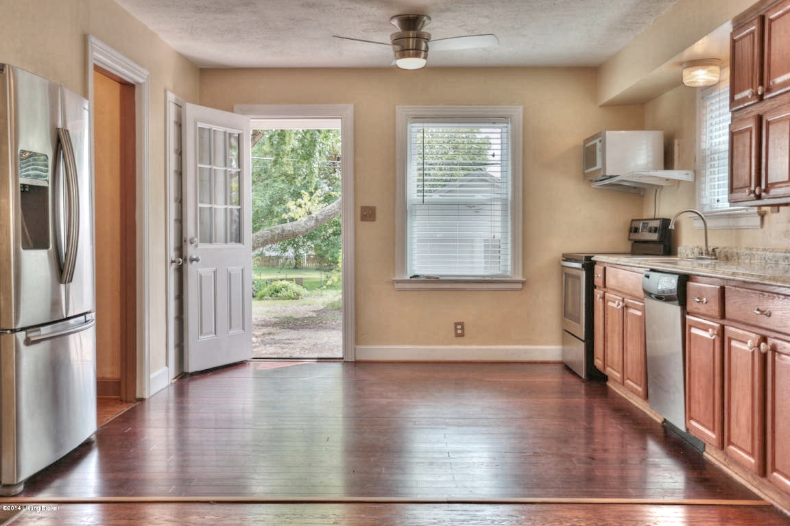 3406 Hycliffe Ave Louisville, KY 40207 Kitchen