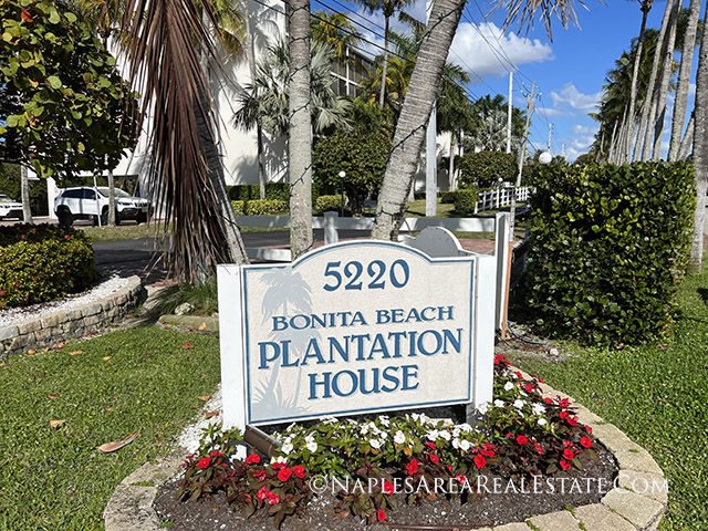 bonita-beach-plantation-house-condos-entrance