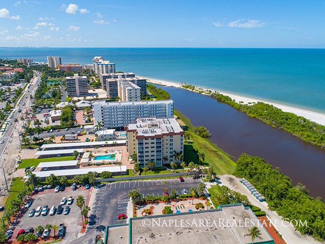 Fort-Myers-Beach-bay-front-condos