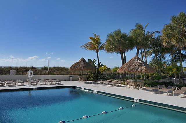 swimming pool of Lido Beach Club condos