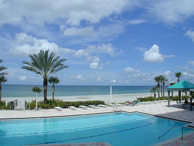 Swimming pool and beach view from L Elegance