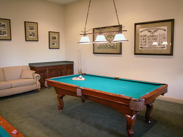 Billiard Room - Lakeridge Falls
