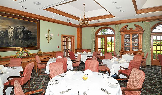 The Oaks dining room