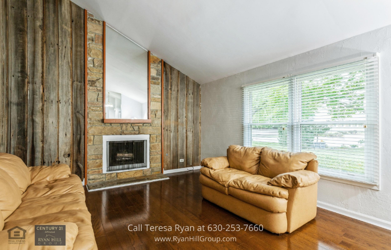 The living room of this Bolingbrook IL home features elegant vaulted ceilings.