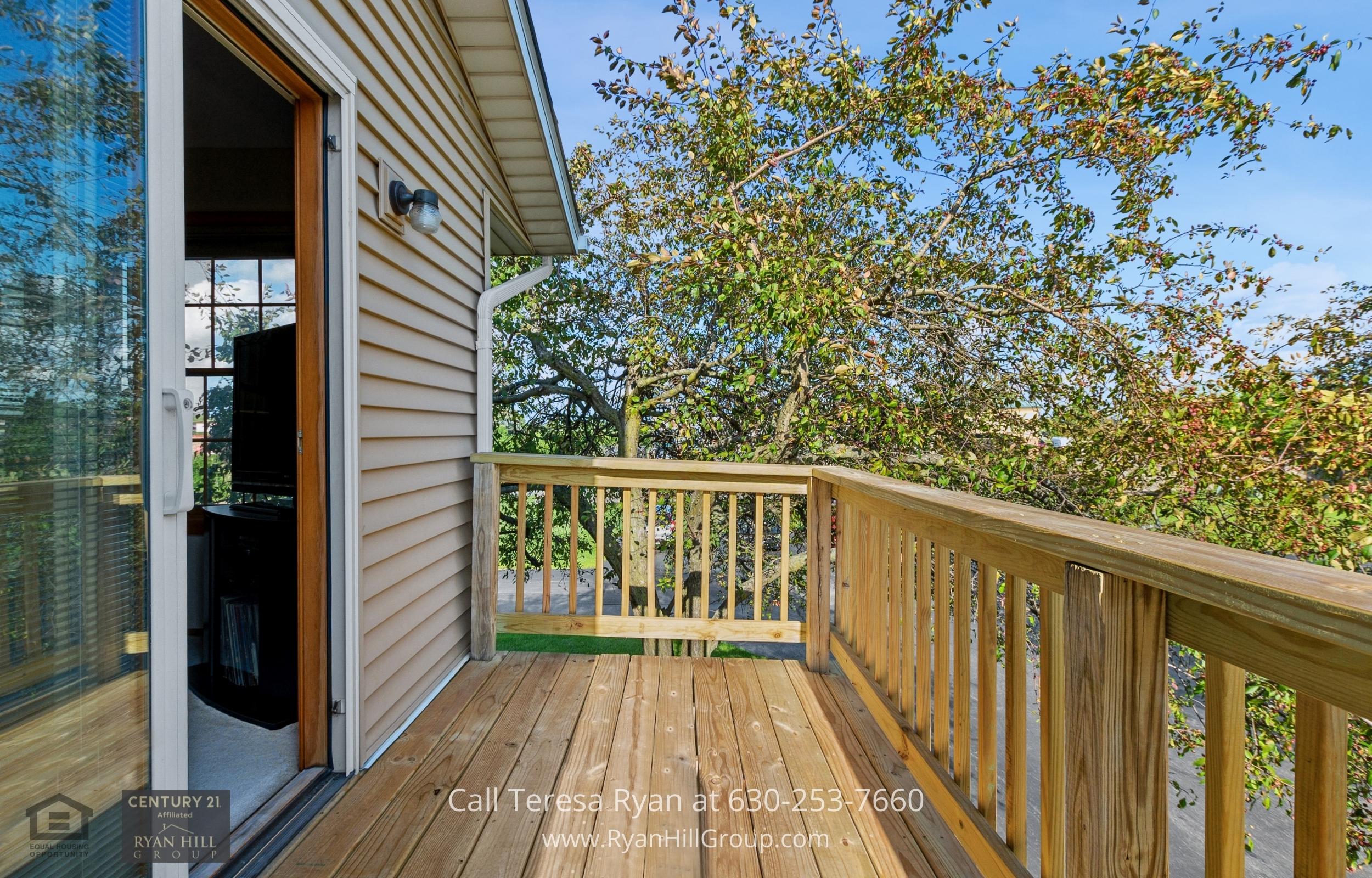 Experience the right blend of nature viewing and morning coffee from your deck in Frankfort, IL.