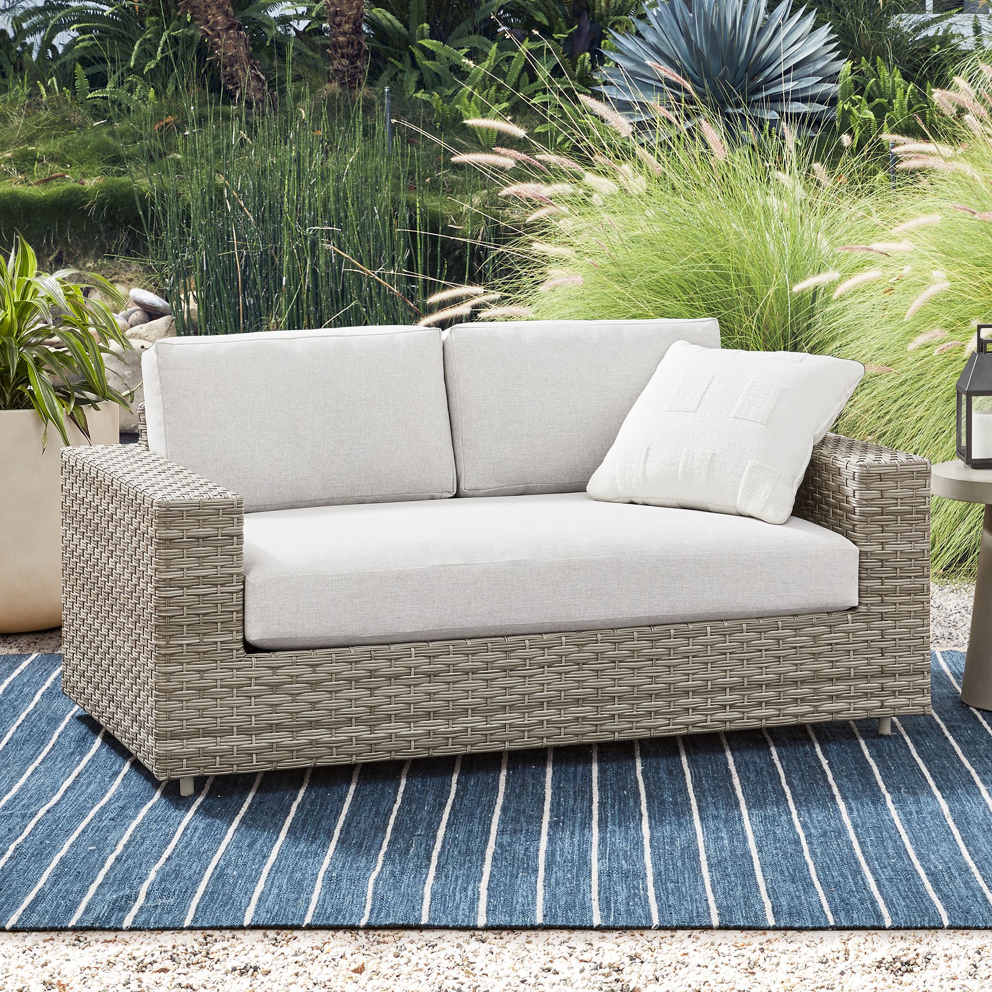 The Ultimate Guide to Outdoor Furniture Materials for Miami's Tropical ...