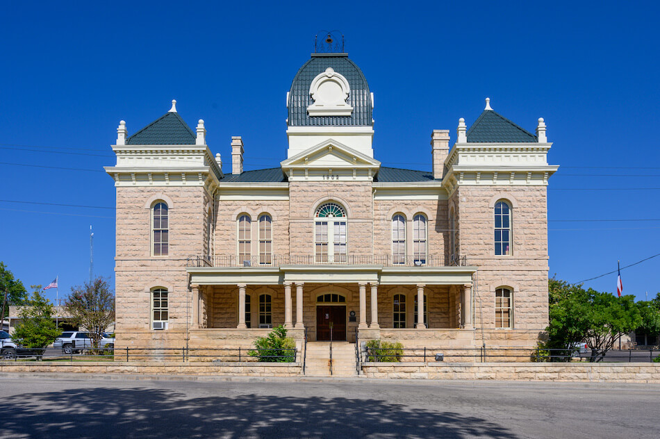 Should You Retire in Crockett TX?