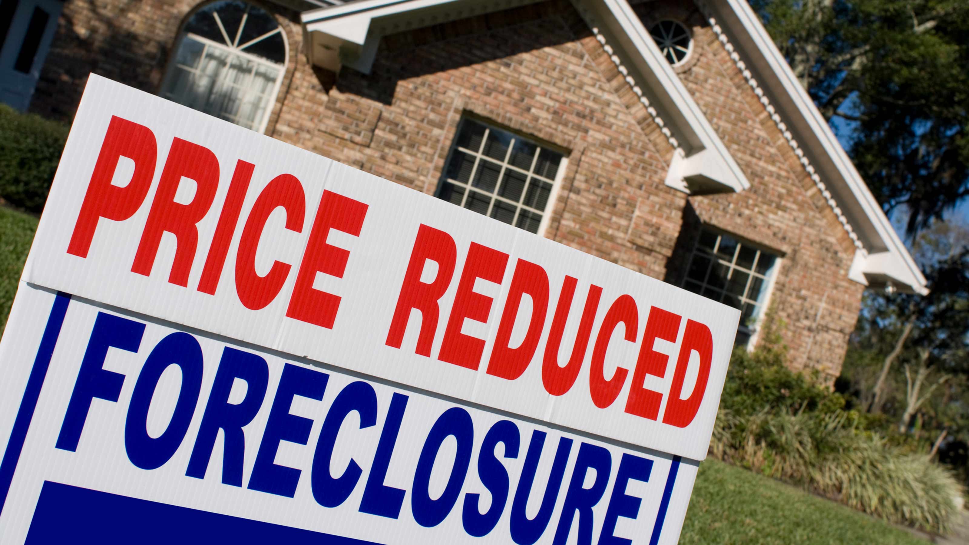 How can i get a list clearance of foreclosed homes in my area