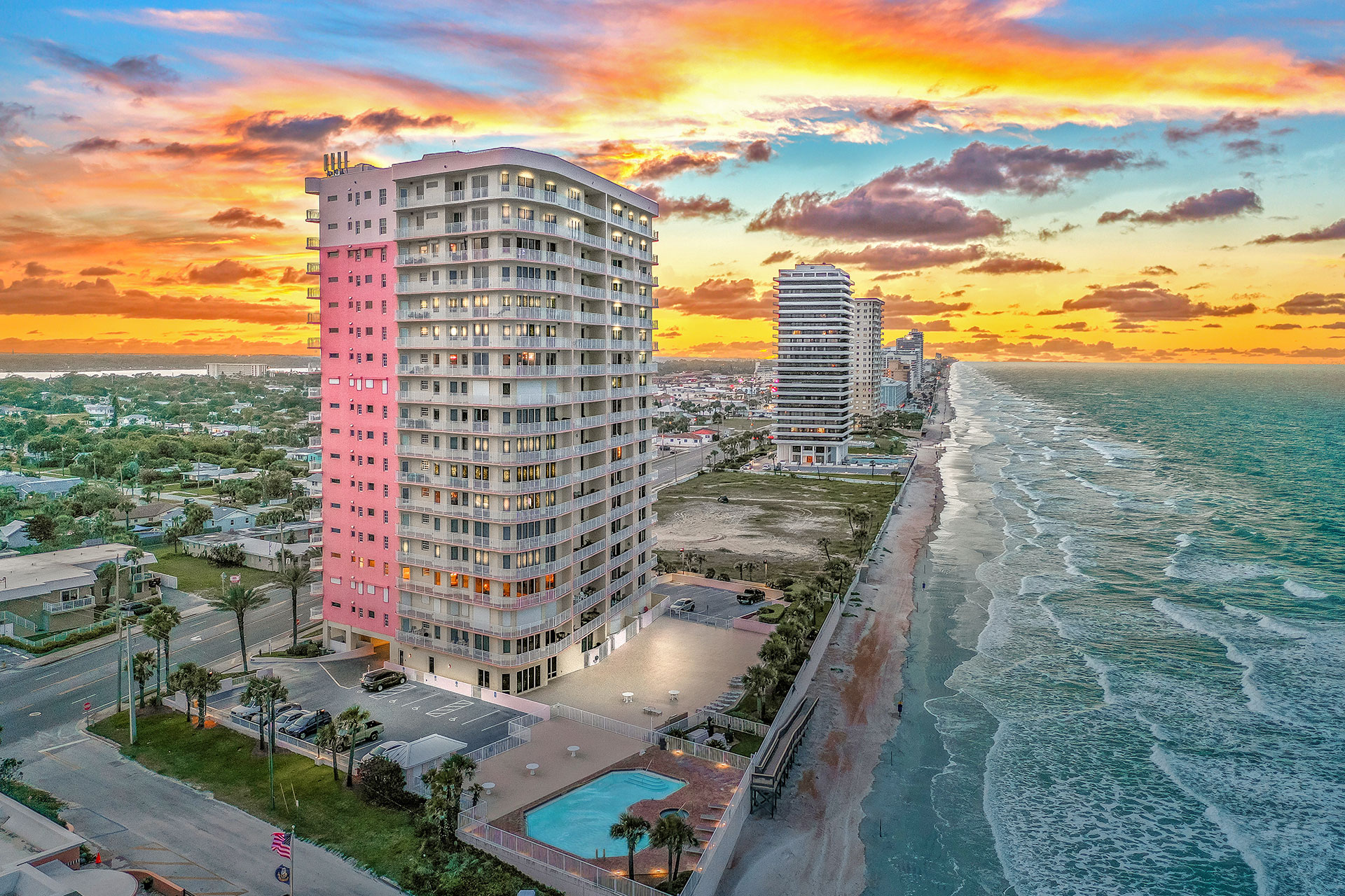 Island Crowne Condos For Sale in Daytona Beach. Florida Luxury Oceanfront Condos. 1900 N Atlantic Ave. The LUXE Group 386-299-4043