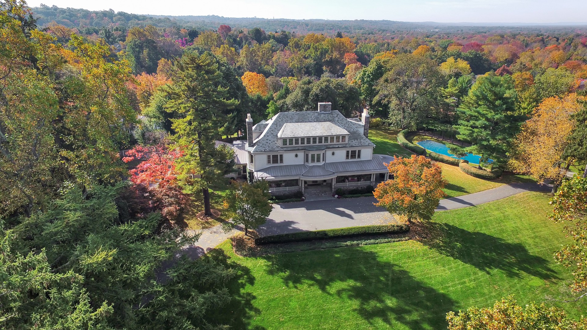 40 Beekman Terrace Front View of Estate