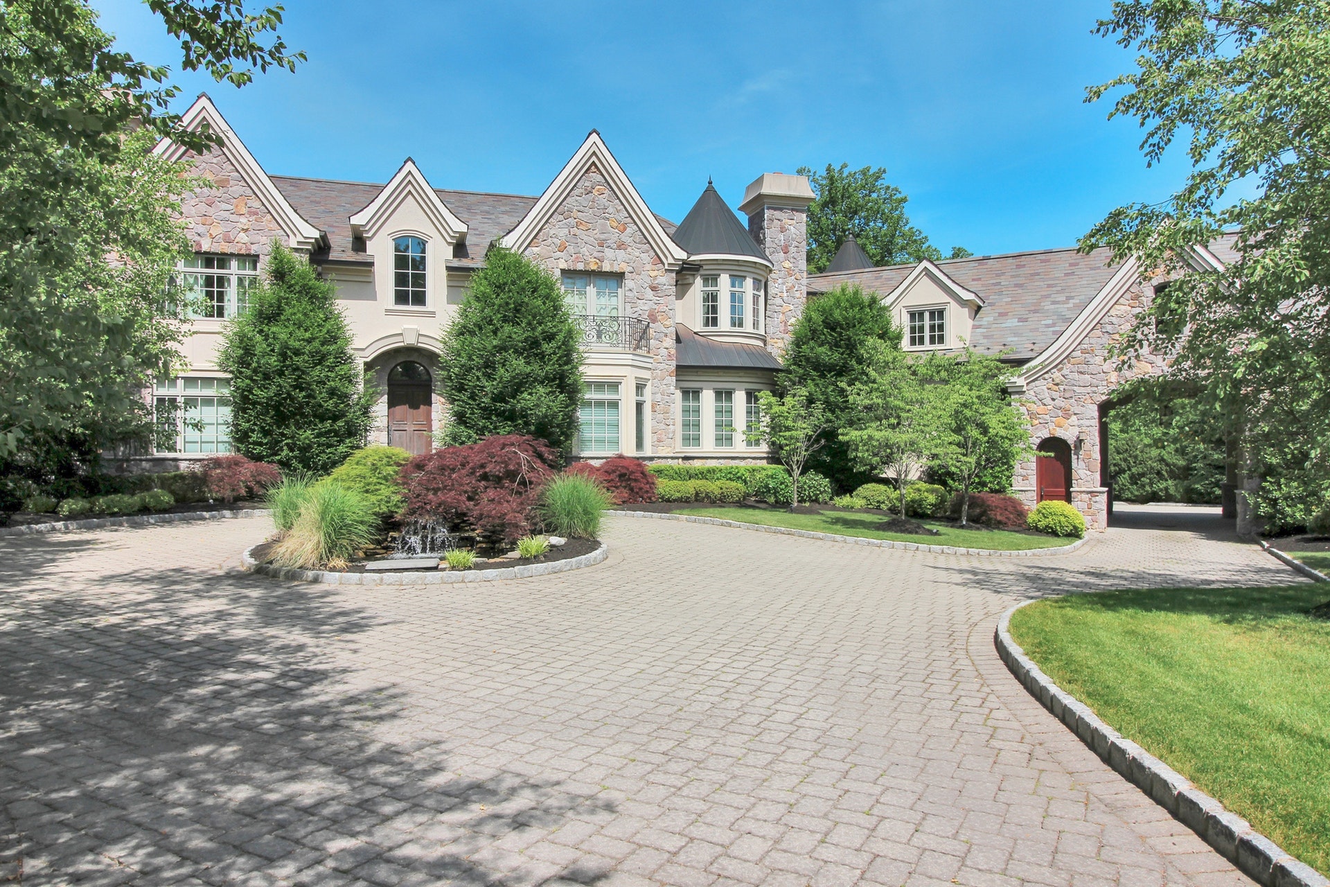 10 Pond View Entry Pillars
