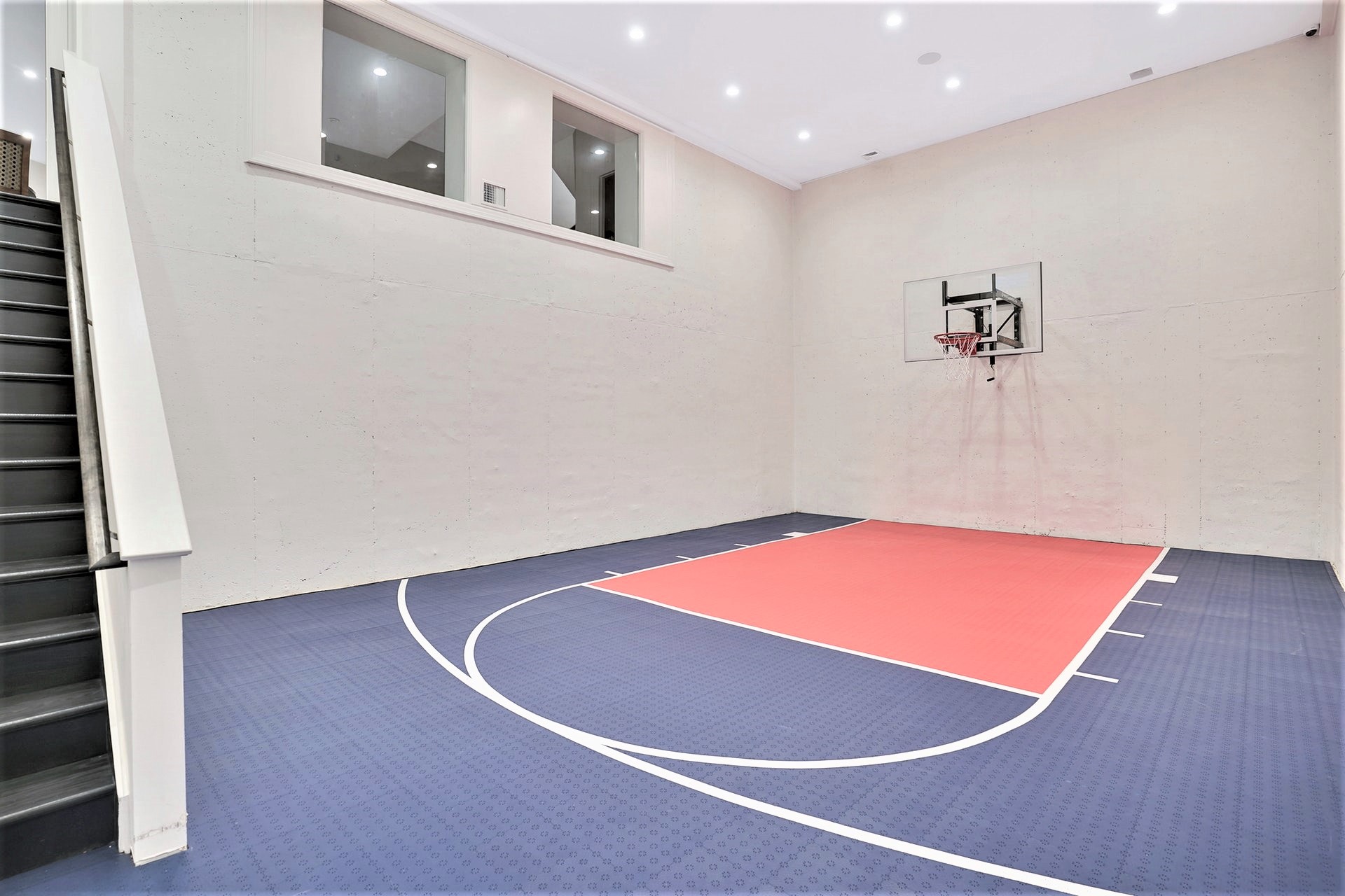 30 Jefferson Avenue Sports Court