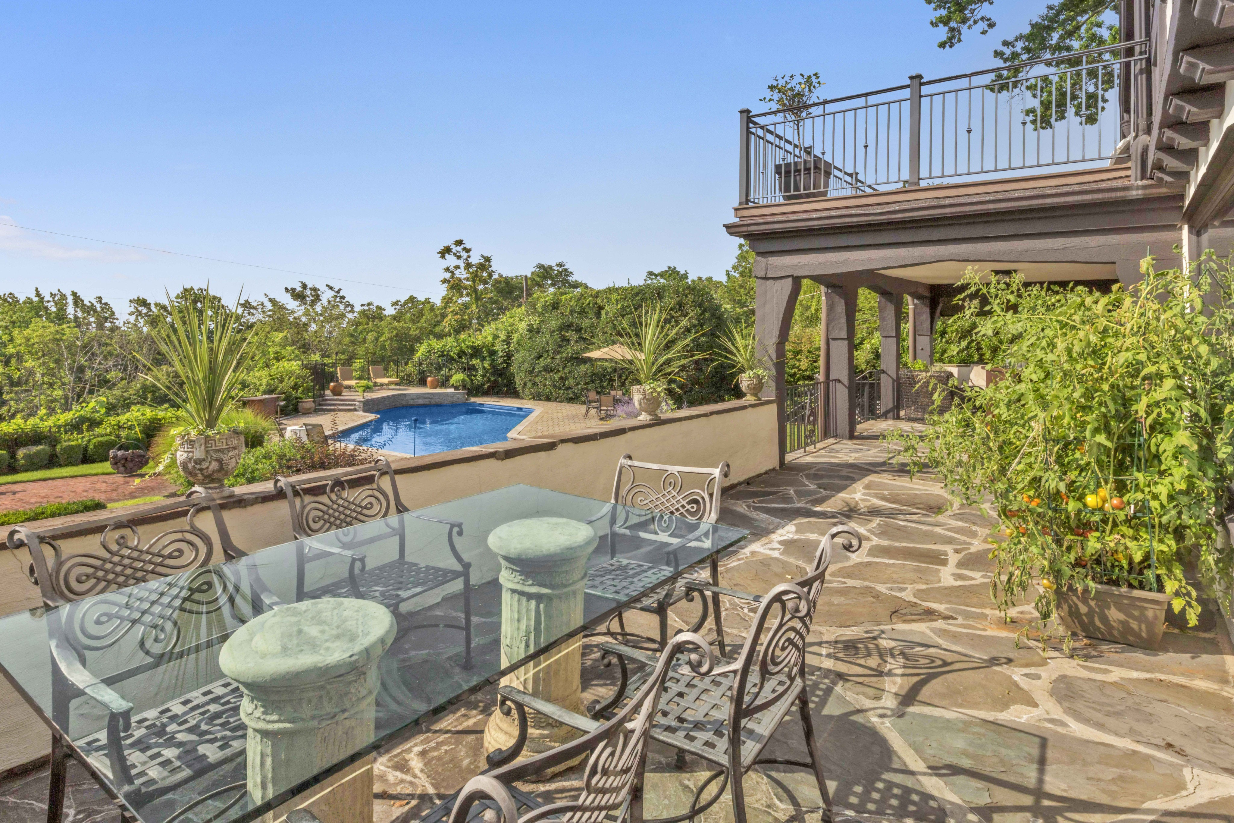 48 Crest Drive - Exterior