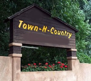 town n country sign