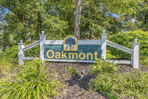 Oakmont Entry