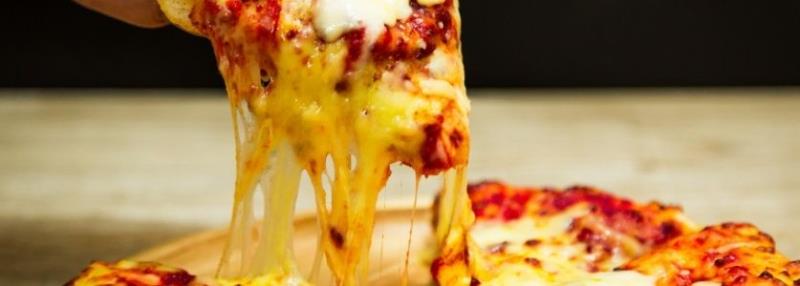 stretchy cheese pizza