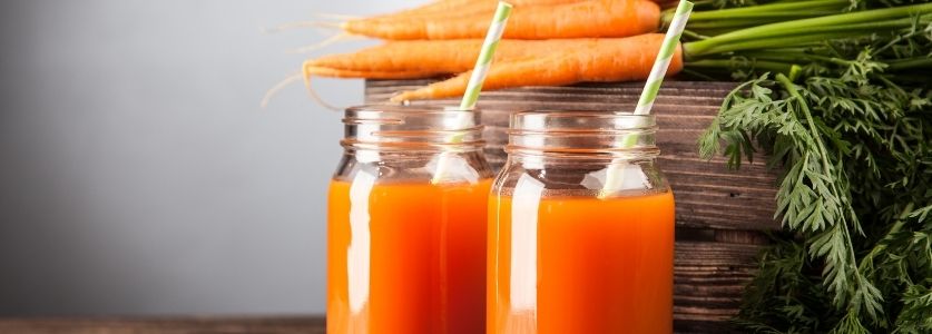carrot juice in mason jars