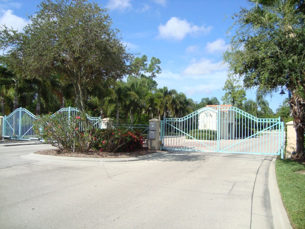 Gate at Carlton Lakes