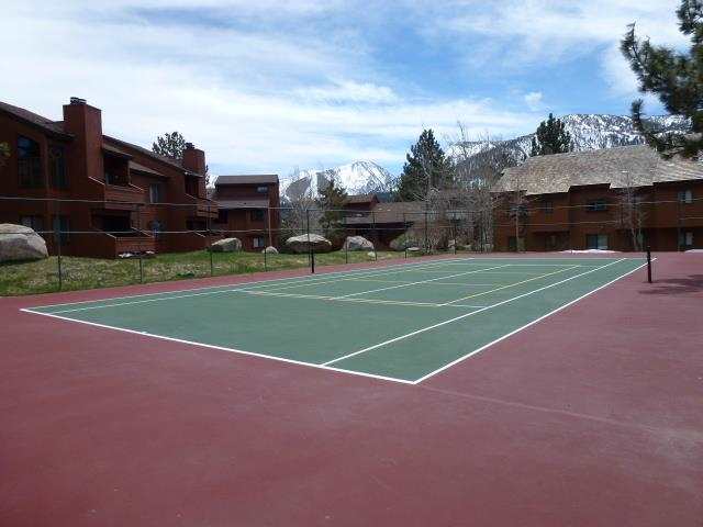 SNOWFLOWER CONDOS TENNIS COURT