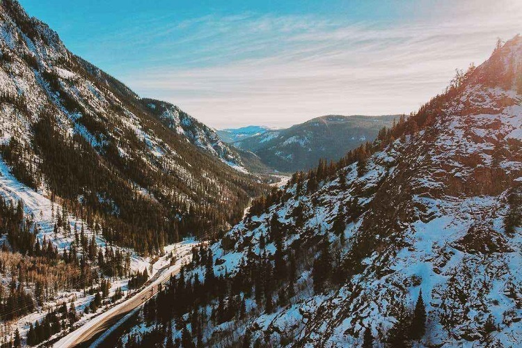 Mountain Pass along Highway 24 on the way to Divide